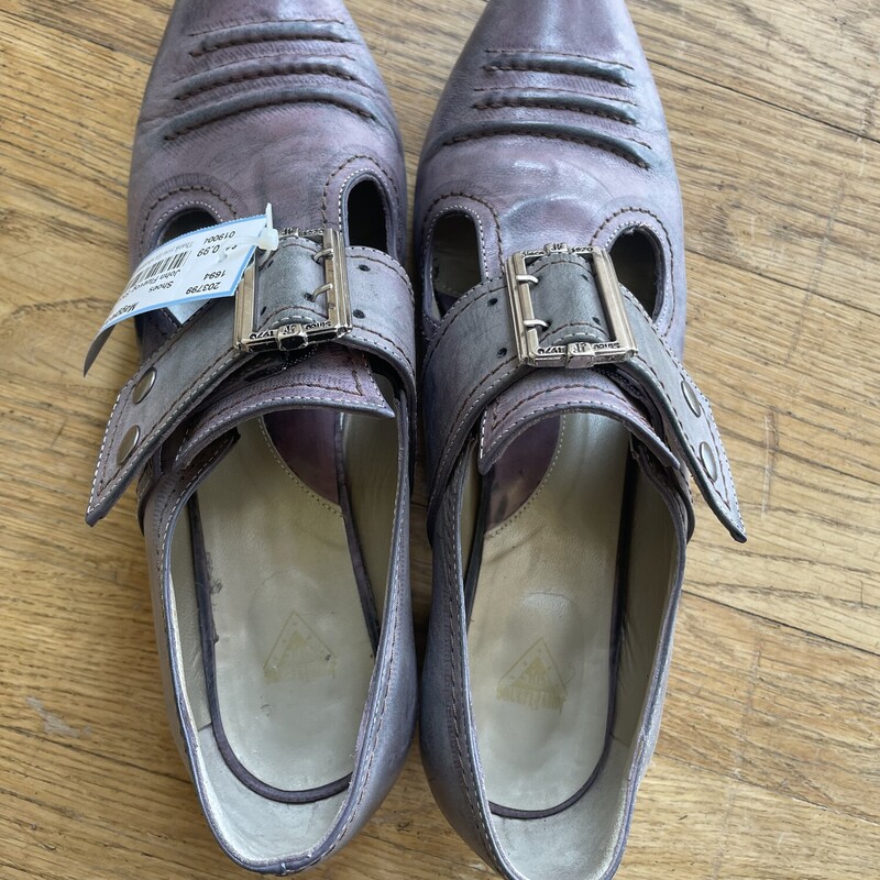 John Fluevog Shoes Women, Violet, Size: 8.5-9<br />
All Sales Are Final<br />
No Returns<br />
<br />
Pick Up In Store<br />
Or<br />
Have It Shipped<br />
Thank You FOr SHopping With Us :-)