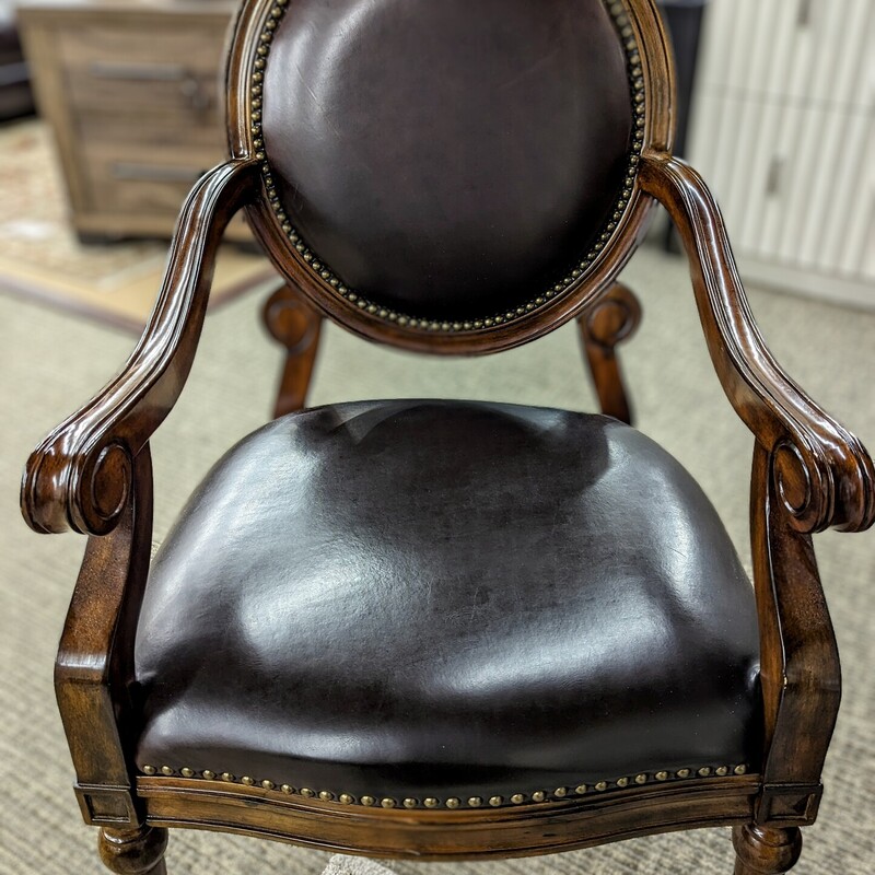 Round Back Leather Chair
Brown Leather with Brown Wood Arms
Nail Head Trim
Size: 23x22x38H