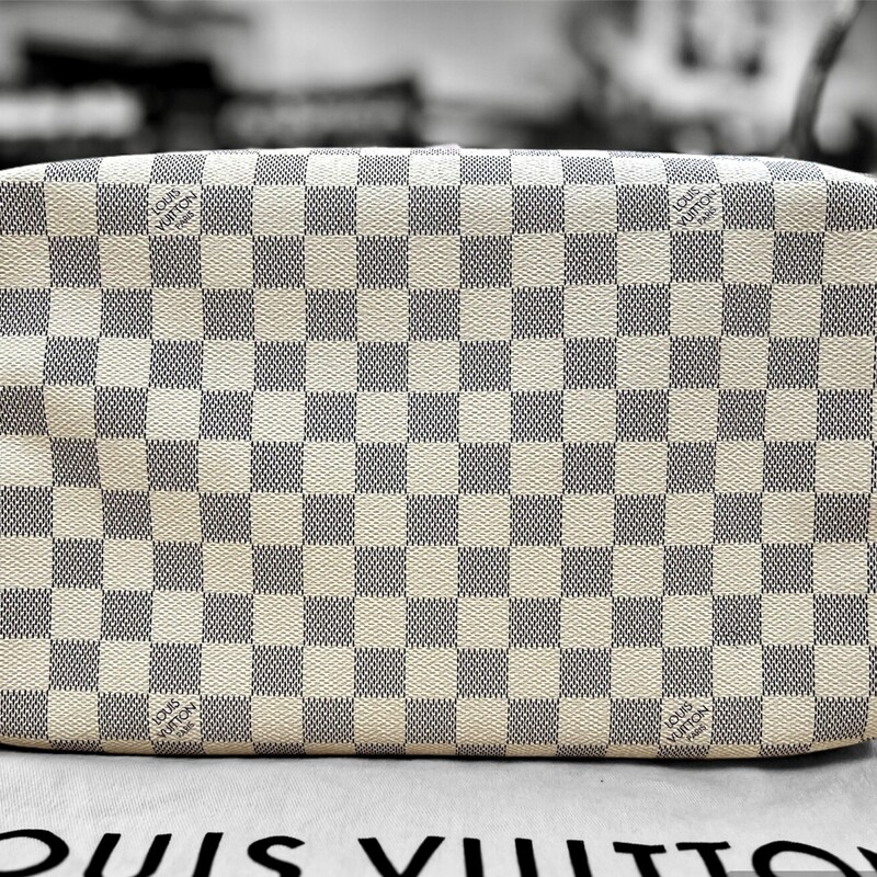 Authentic LOUIS VUITTON - SPEEDY 30<br />
Fashioned from luminous Damier Azur canvas, the Speedy 30 is an elegant, compact handbag, a stylish companion for city life. Launched in 1930 as the \"Express\" and inspired by that era's rapid transit, today’s updated Speedy remains a timeless House icon, with its unmistakable silhouette, rolled leather handles and engraved, signature padlock.<br />
<br />
SD2197 - indicates the bag was manufactured in France on 29th week of 2017<br />
<br />
11.8 x 8.3 x 6.7 inches<br />
(length x Height x Width)<br />
Damier Azur coated canvas<br />
Natural cowhide-leather trim<br />
Textile lining<br />
Gold-color hardware<br />
Padlock<br />
Inside zipped pocket<br />
D-ring<br />
Handle:Double<br />
Comes with the Original Dust Cover<br />
This bag retails $1550.00 Brand New.<br />
This bag is in great preowned condition, very minor wear.  Leather has not even started tanning yet.<br />
If you go online to Louis Vuitton you will find this bag is currently out of stock.