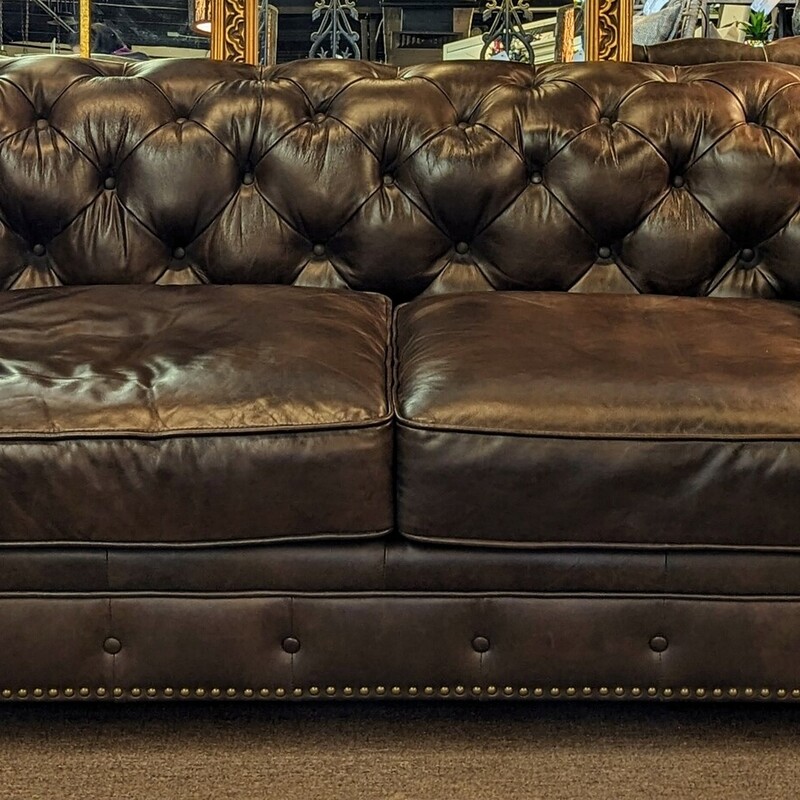Tufted Leather Sofa
Woodworth Wooden Industries
Brown Leather Rolled Arms
Size: 77x37x29H
Matching Chair Sold Separately