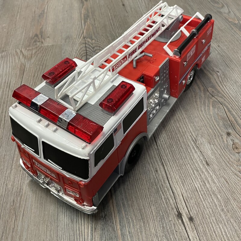 Tonka Fire Truck, Red, Size: 3Y
Lights and sounds.