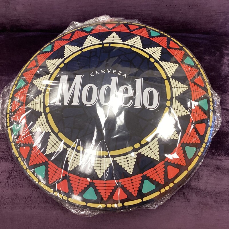 MODELO Aztec, Black/Red,Round
16in wide x 16in tall x 2in deep