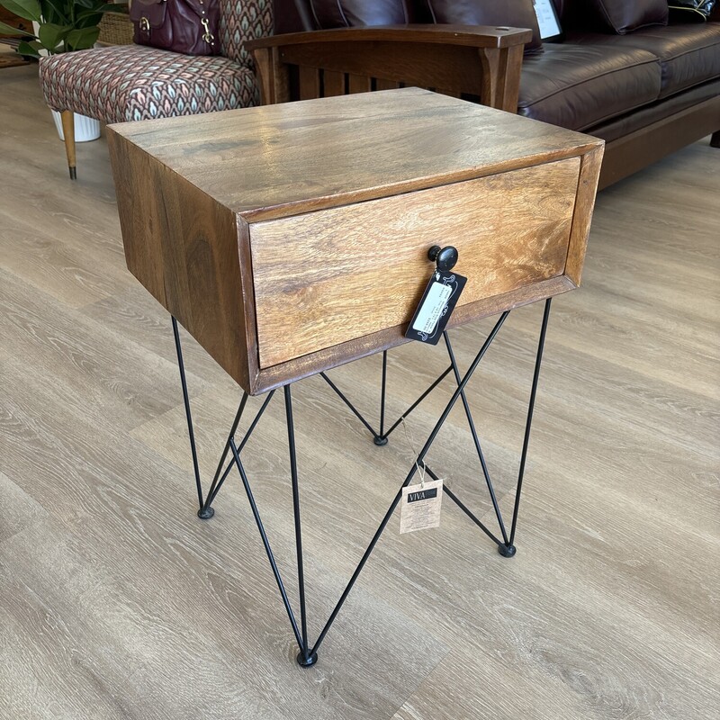 Missoula Side Table<br />
Natural<br />
Size: 18 X 14 In