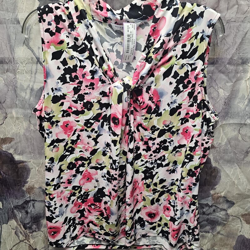 Super cute sleeveless blouse in a black and white pattern with floral print.