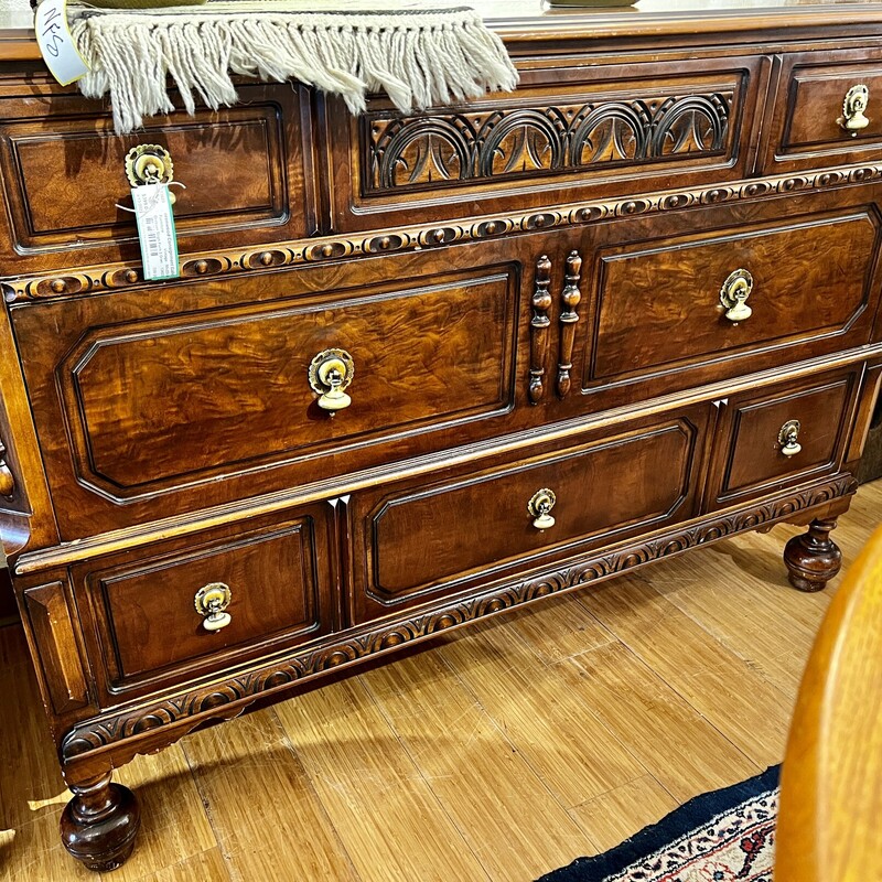 Dresser Sligh Furniture3 Drwr, Vintage,
Size: 50x22x36