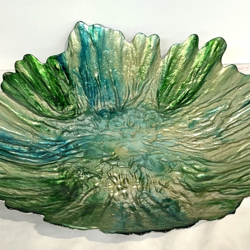 Metal GlassVariegated Edge Bowl
Green Turquoise Gold
Size: 18.5 x 17H