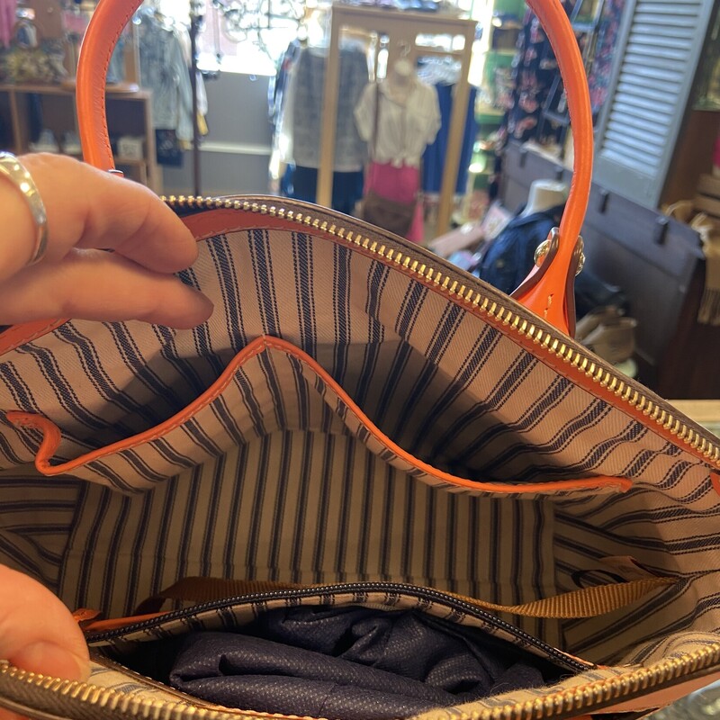 Org/tan Woven Lther Purse<br />
Org/tan<br />
Size: R $348