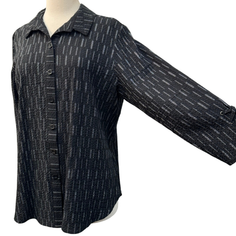 Habitat Long Sleeve Shirt
Textured with Dash Pattern
Lace Up Details On Sleeves and Back
Colors: Black and Gray
Size: Large