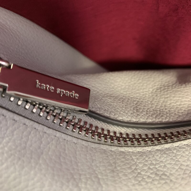 Kate Spade Crossbody,<br />
Colour: Grey,<br />
Size: Large,