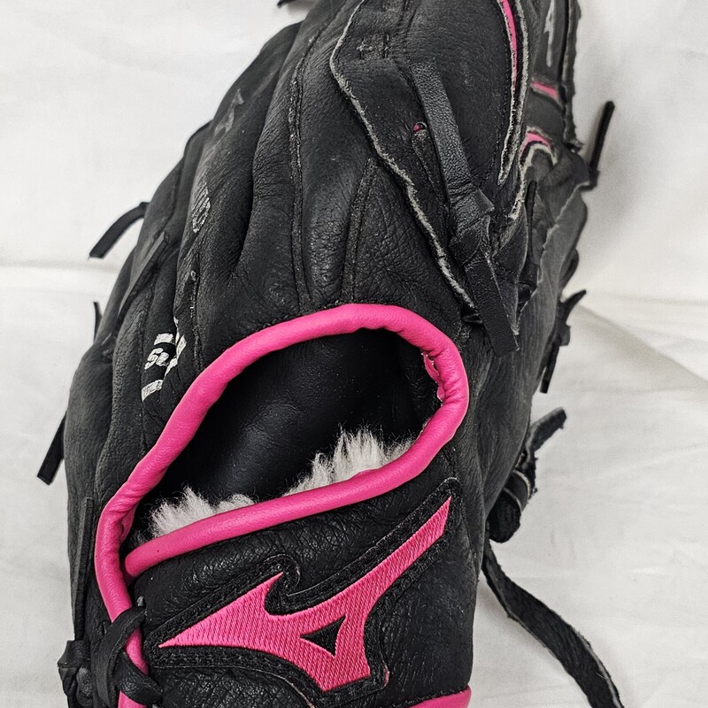 Pre-owned Mizuno Finch Softball Glove, Right Hand Throw, Size: 10in