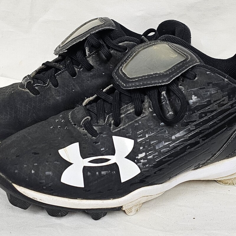 Pre-owned Under Armour Low Baseball Softball Cleats, Size: 3.5