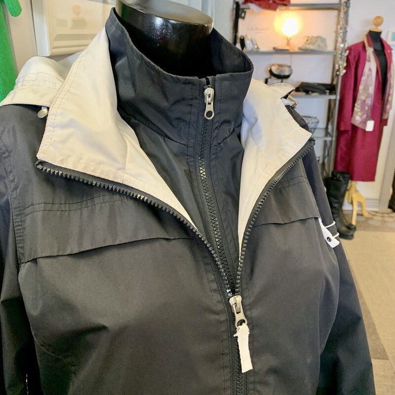 Carroll Reed Hooded jacket,<br />
Colour: Navy White,<br />
Size: Small,<br />
Double zippered against the wind,<br />
Detachable hoodie,
