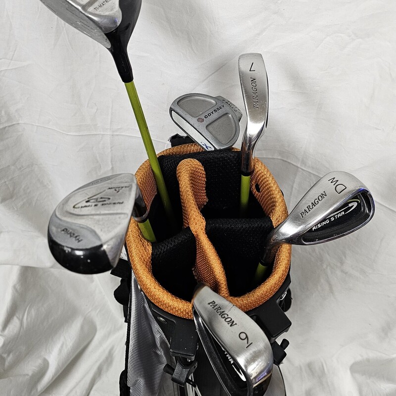 Pre-owned Paragon Rising Star Junior Golf Club Set, 7 Clubs: Fairway Driver, Hybrid, 7 Iron, 9 Iron, D Wedge, Odyssey White Hot Putter,  & Callaway Bag Size: Jr. Left Hand (Ages 7-12)