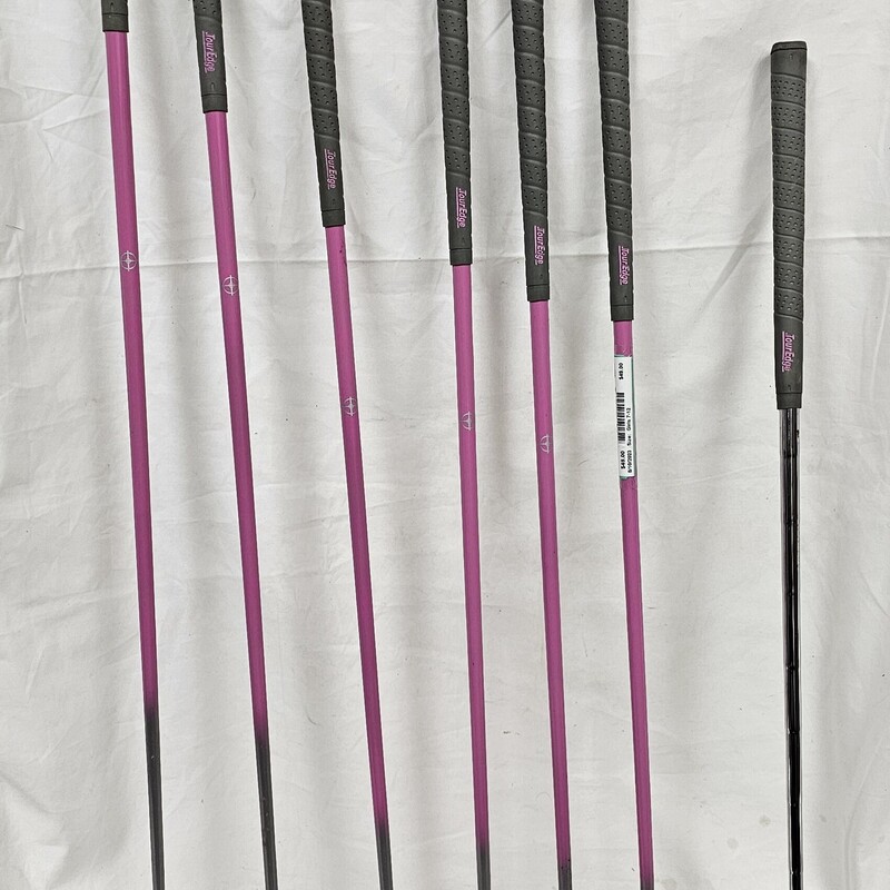 Pre-owned Tour Edge Bazooka Pink, 7 Clubs without bag: 1/3 Wood, 5/7 Wood, 5/6 Hybrid, 7/8 Iron, 9/P Pitching Wedge, Sand Wedge, & Putter.   Size: Girls Ages 7-12