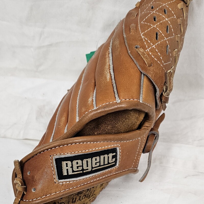 Pre-owned Regent Handcrafted Right Hand Throw Baseball Glove, Size: 10in