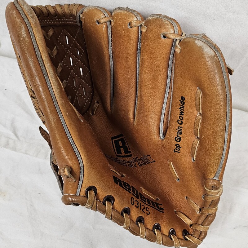 Pre-owned Regent Handcrafted Right Hand Throw Baseball Glove, Size: 10in