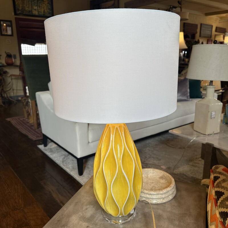 Surya Bethany Table Lamp<br />
<br />
Size: 27Hx16W