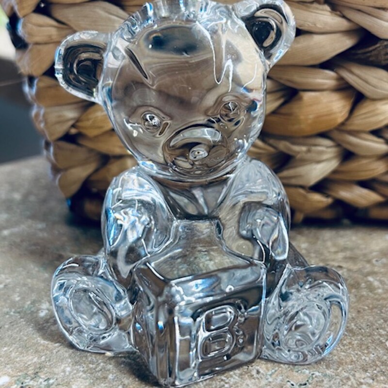 Waterford Bear Holding a Block
Clear
Size: 2.5 x 2.5 x 3H