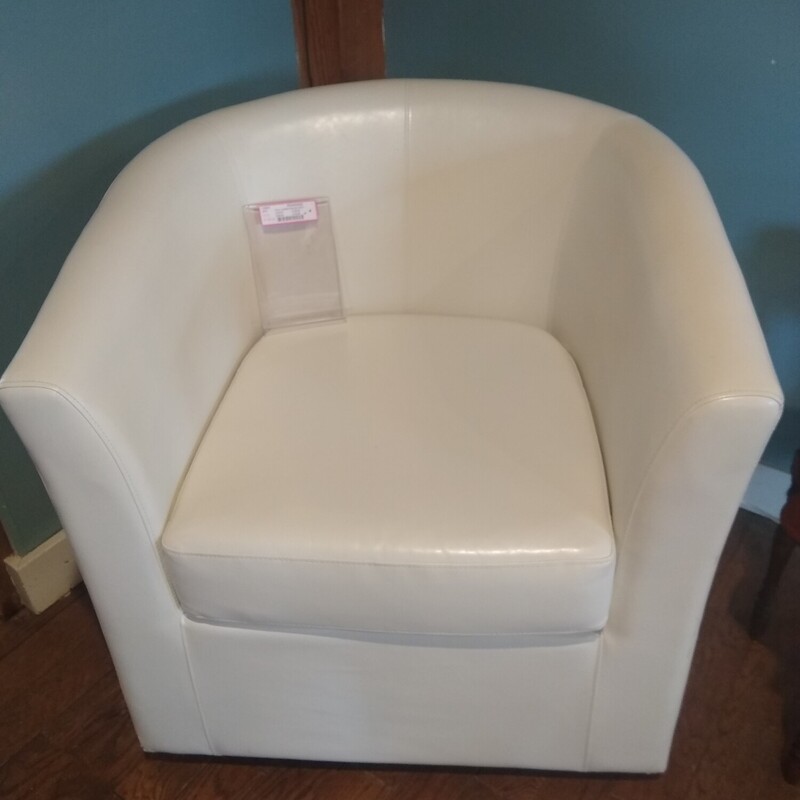 Faux Leather Bucket Chair,
 Size: 31x27x30
This white  faux leather swivel bucket chair is in great condition and very comfortable.
