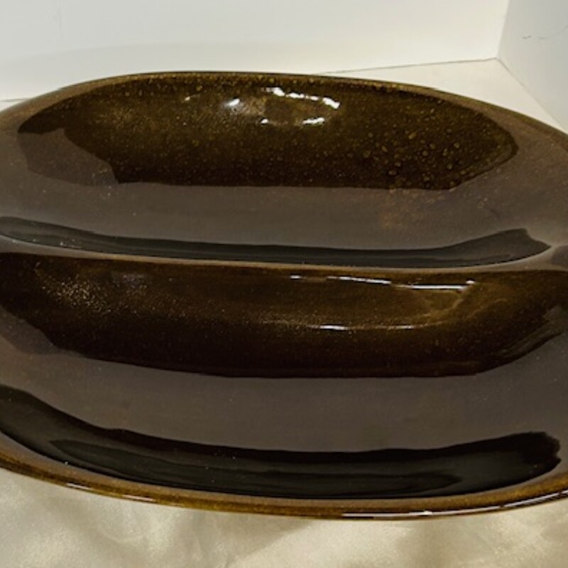 Russel Wright PotteryTwo Section Serving Dish
Brown
Size: 13 x 10
