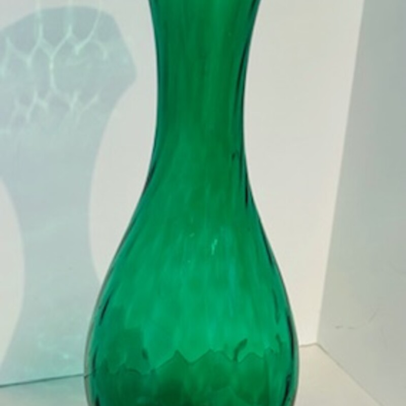 Vintage Scalloped Curved Glass Vase
Green Clear
Size: 4 x 13H