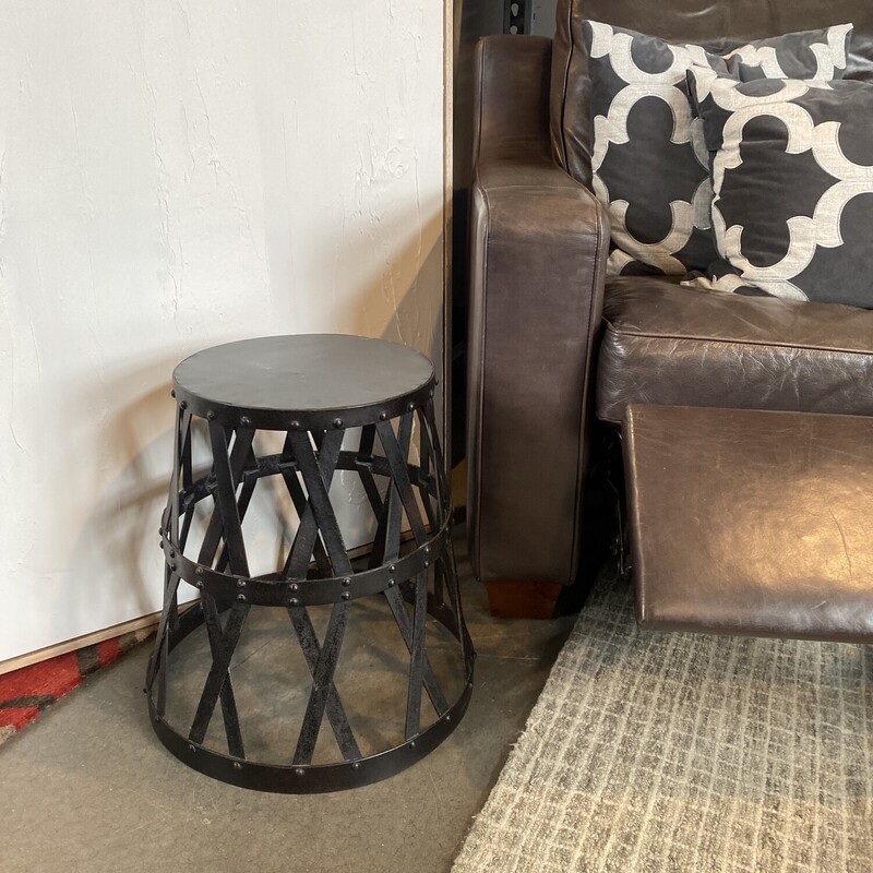 Iron Side Table

Size: 18Wx18H