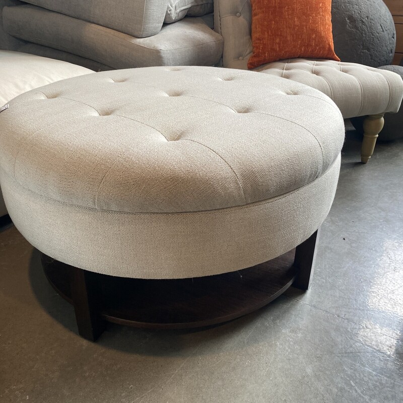 Darrel Tufted Round<br />
<br />
Size: 36Wx20H<br />
<br />
There is no need to sacrifice style for storage with this round storage ottoman. Featuring a tufted top that lifts to reveal ample interior storage space, this round ottoman centralizes the clutter and becomes a stylish addition to your living room. There is also an additional veneer shelf to store magazines and newspapers.