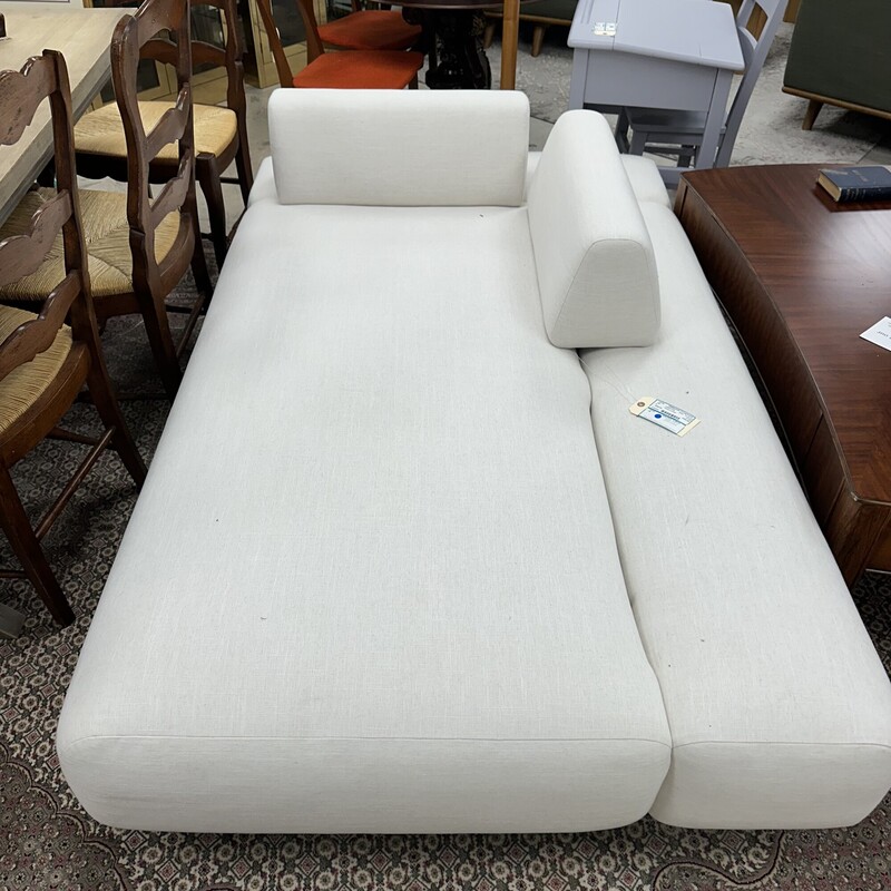 Chaise Lounger, White<br />
Size: 24x50x79