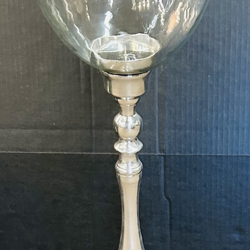 Metal Globe Floor Candleholder
Clear Silver Size: 9 x 35H
Shorter one sold separately