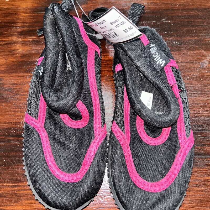 7 Black/Pink Swim Shoes