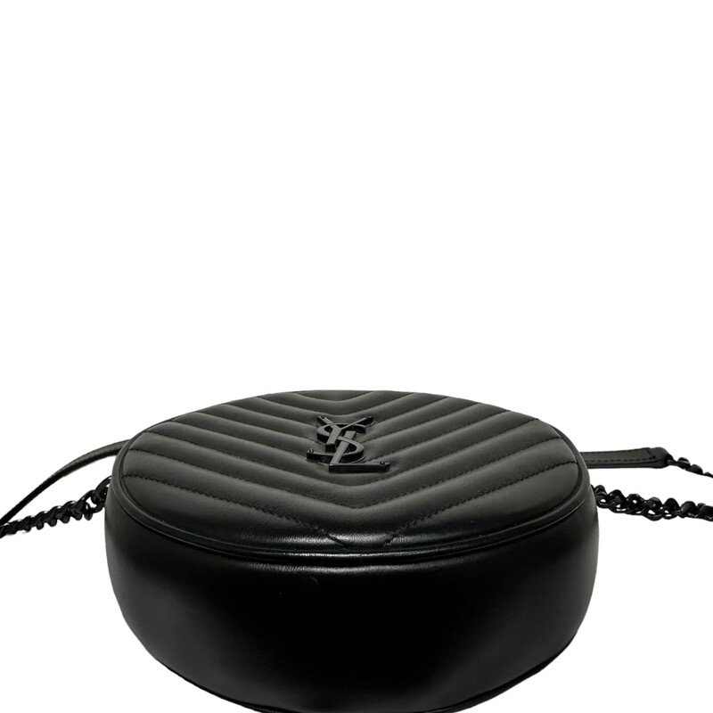 YSL Jade Round Matelass, Black, Size: OS<br />
<br />
Dimensions:<br />
6.5'' W x 6.5'' H x 2'' D<br />
Leather and chain strap, 19.5'' drop