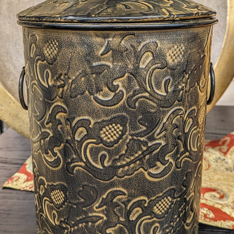 Ornate Tin Jars With Lid
Bronze Gold
Size: 9 x 17H