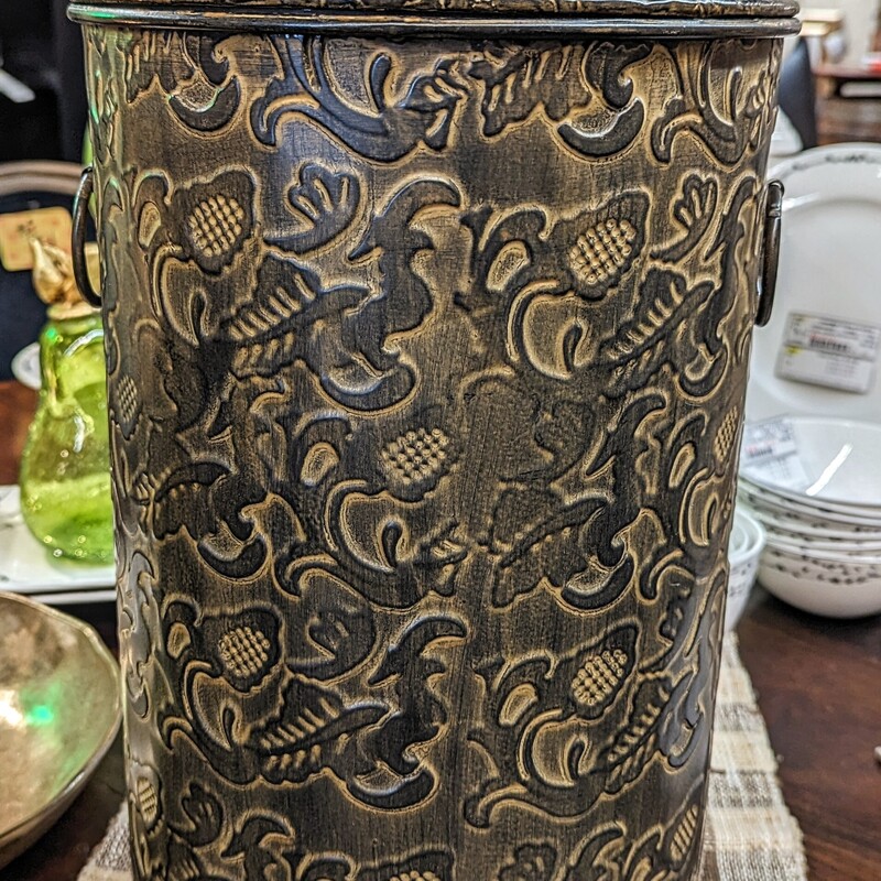Ornate Tin Jar With Lid
Bronze Gold
Size: 10 x 21.5H