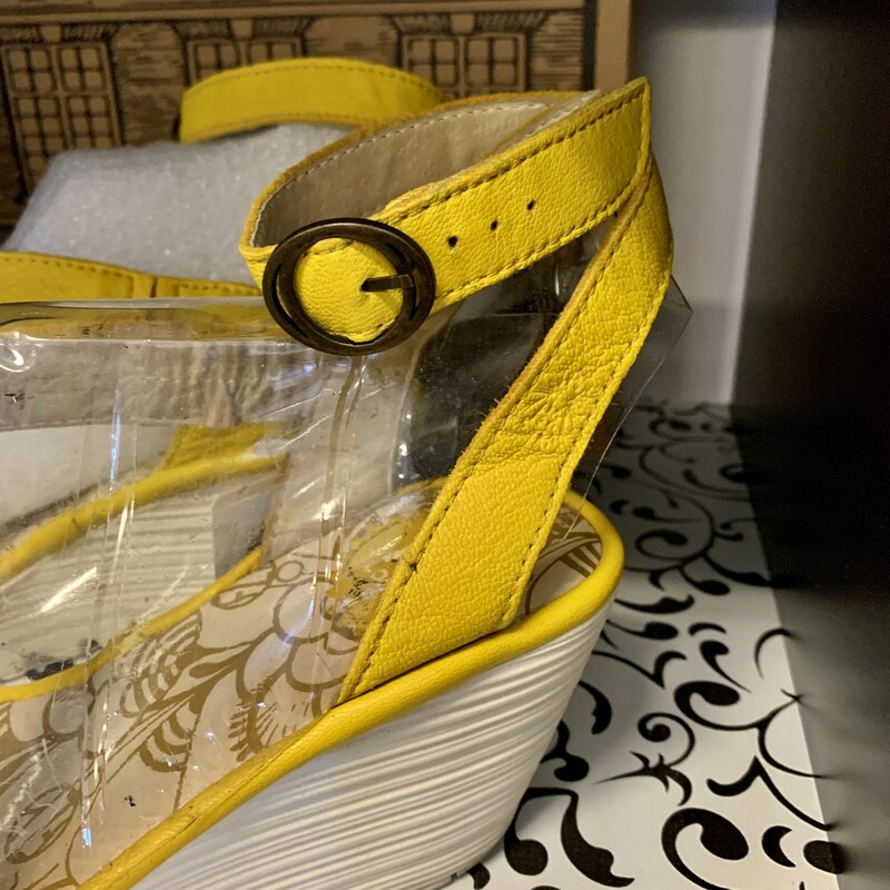 Fly London Sandals,
Colour: Yellow,
Size: 37   (7)