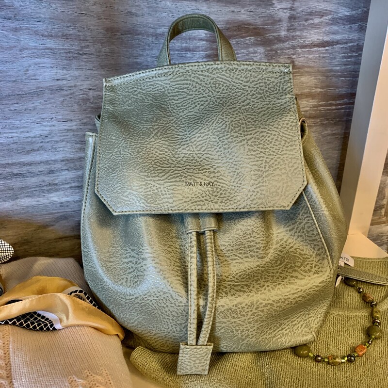 Matt & Nat Backpack,
Colour: Sage green,
Size: Medium