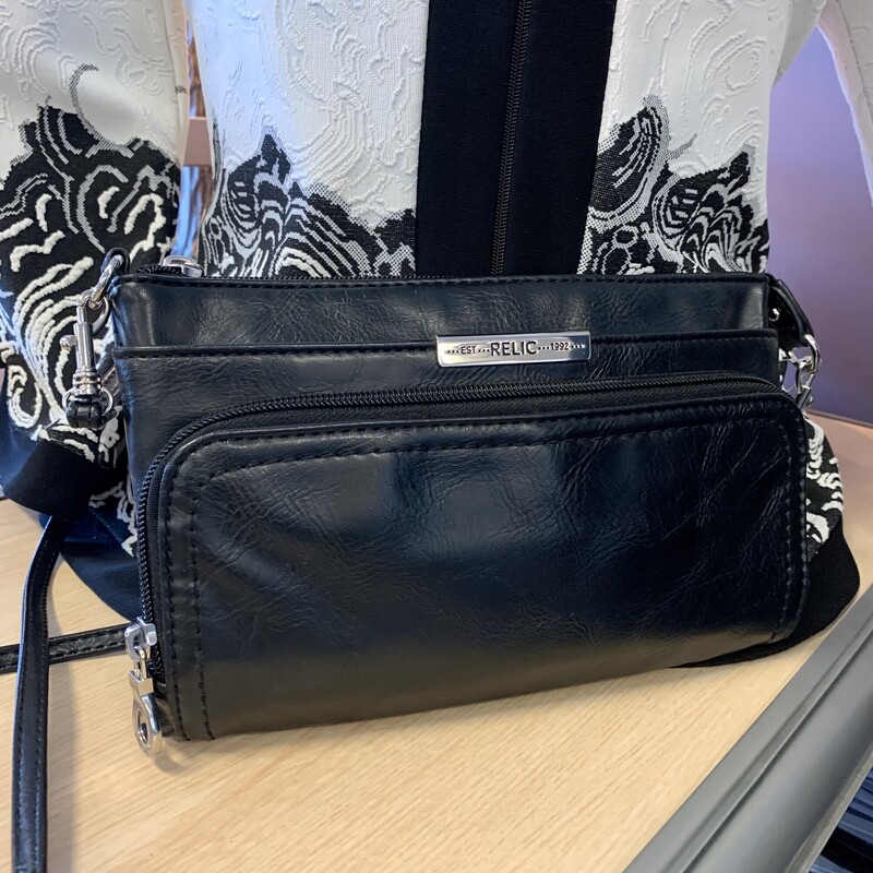 Relic Vegan Bag,
Colour: Black,
Size: Small - like a clutch