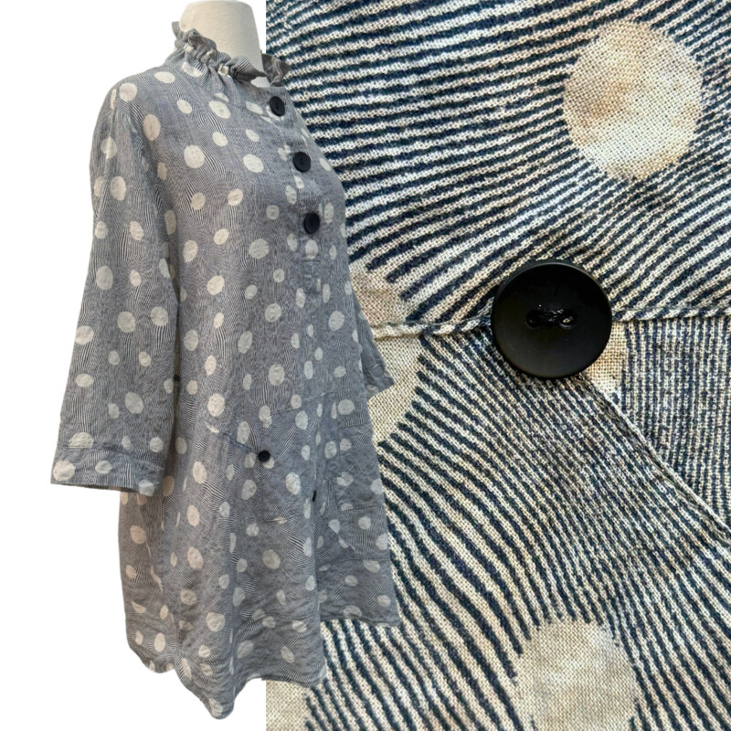 Terra SJ Apparel Tunic<br />
100% Cotton<br />
Ruffle Neckline<br />
Polka Dot and Line Pattern<br />
Navy and Cream<br />
Size: XL