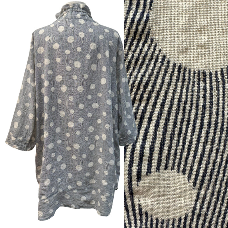 Terra SJ Apparel Tunic<br />
100% Cotton<br />
Ruffle Neckline<br />
Polka Dot and Line Pattern<br />
Navy and Cream<br />
Size: XL
