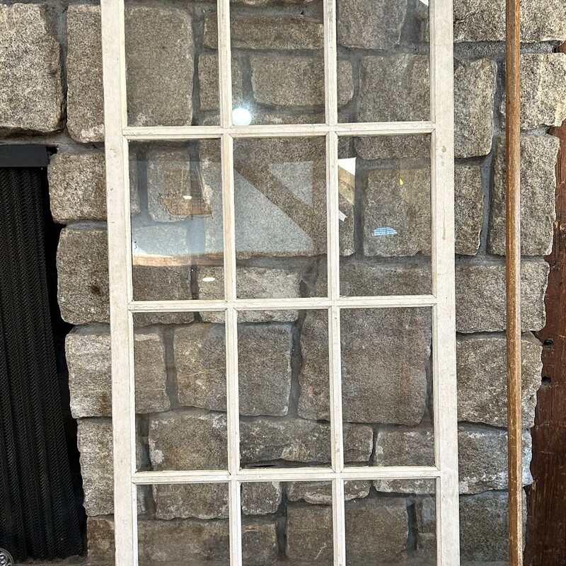 VTG 12 Pane White Window,
Size: 27 X 57

Vintage 12 pane window in good condition with no
cracked panes.  One side is white the other side is black.  Think of the possibilities (Pintrest??)!