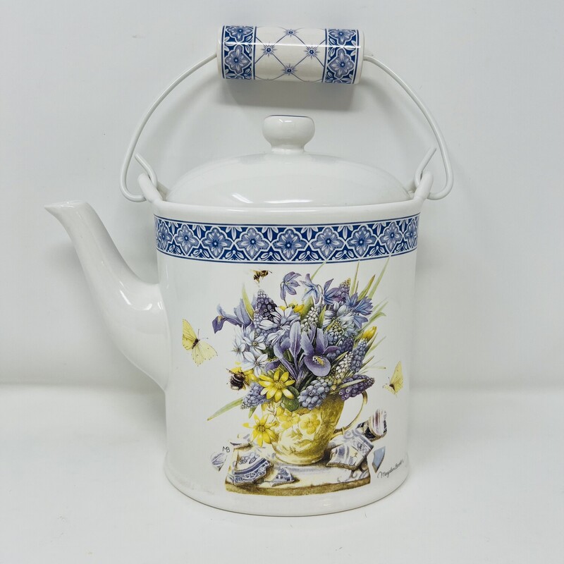 Tea Pot
By  Marjolein Bastin
White Blue & Yellow