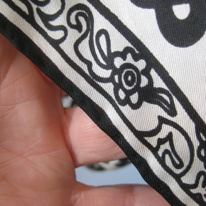 Simple black and white scarf with stylized celtic knots grid pattern<br />
Silk<br />
Excellent condition<br />
<br />
W: 11<br />
L: 41<br />
<br />
Thanks for looking!<br />
#65690