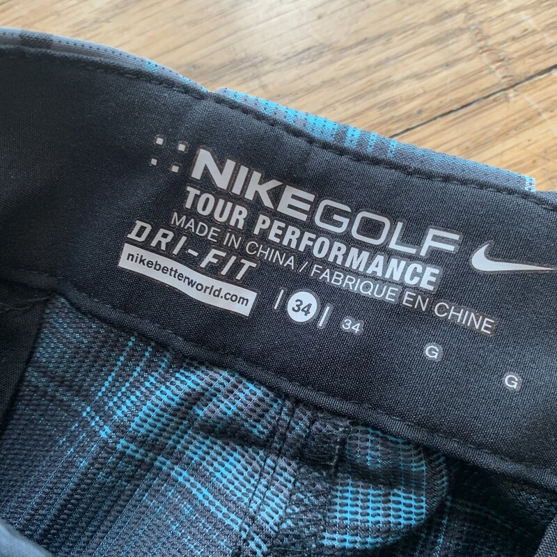 Nike Golf Short, GreeBlk, Size: 34Waist<br />
All Sales Are Final<br />
No Returns<br />
Pick Up In Store<br />
or<br />
Have It Shipped<br />
Thank You For Shopping With Us :-)