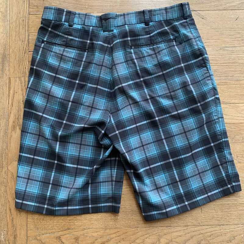 Nike Golf Short, GreeBlk, Size: 34Waist<br />
All Sales Are Final<br />
No Returns<br />
Pick Up In Store<br />
or<br />
Have It Shipped<br />
Thank You For Shopping With Us :-)
