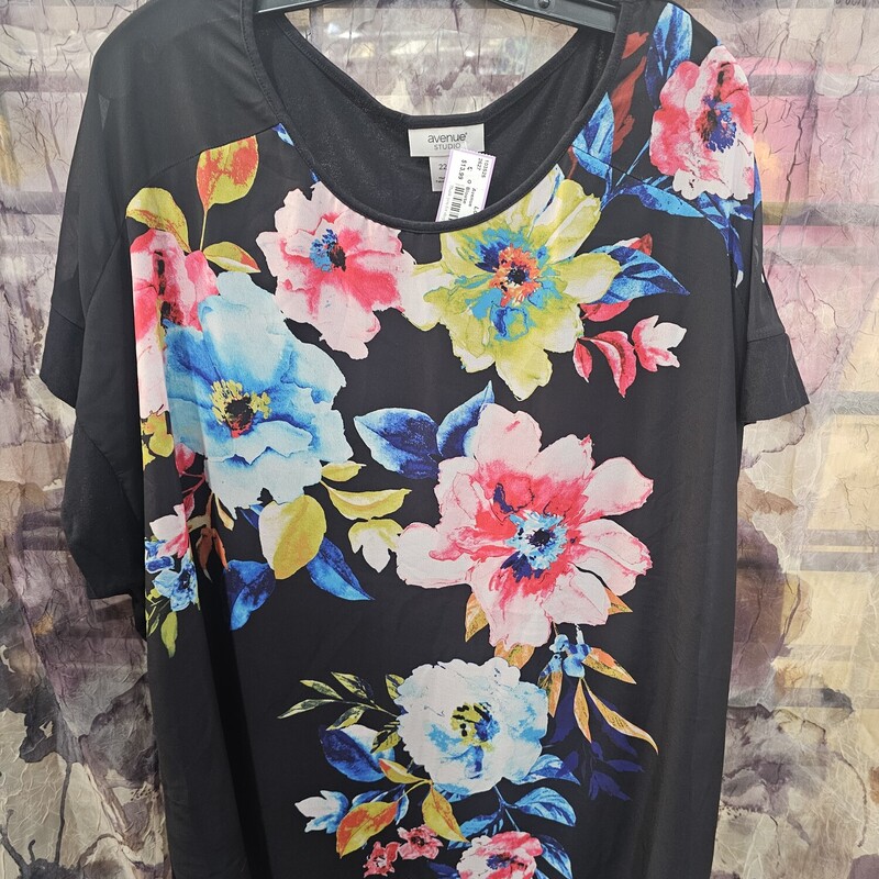 Cute blouse with short sleeves in black with floral print. Back panel is solid black knit.