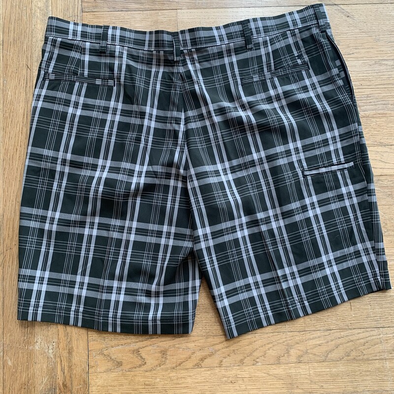 Hagger H26 Golf Shorts, Black/pl, Size: 44<br />
All Sales Are Final<br />
No Returns<br />
Pick Up In Store<br />
or<br />
Have It Shipped<br />
Thank You For Shopping With Us :-)
