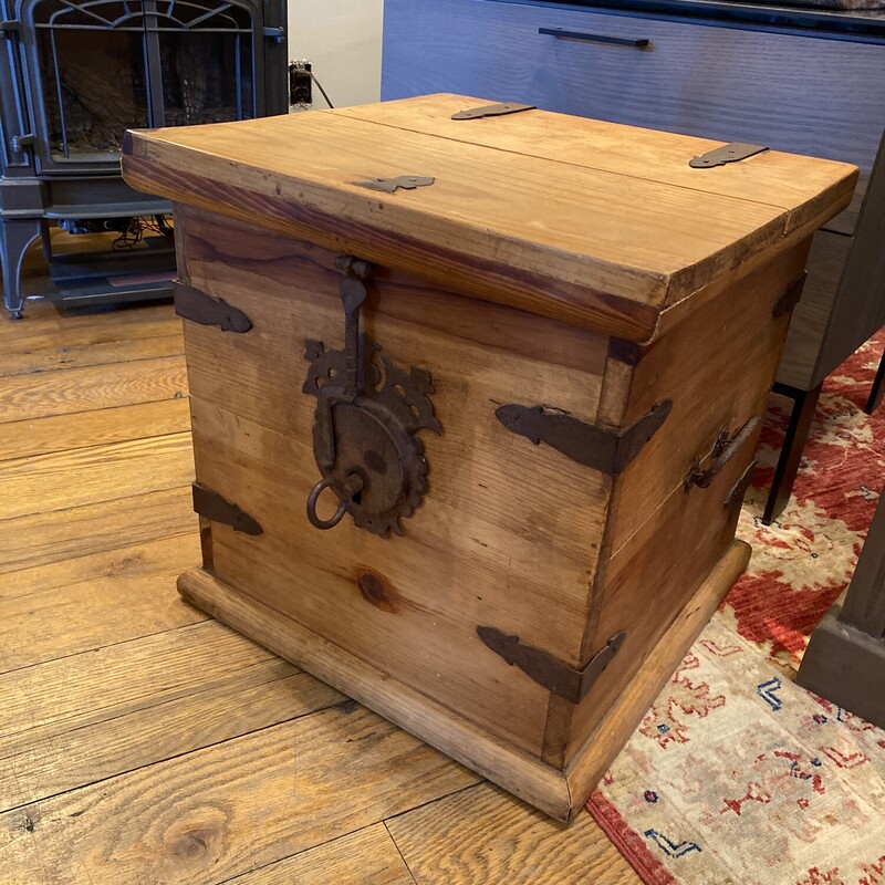 Wood Side Table/Trunk