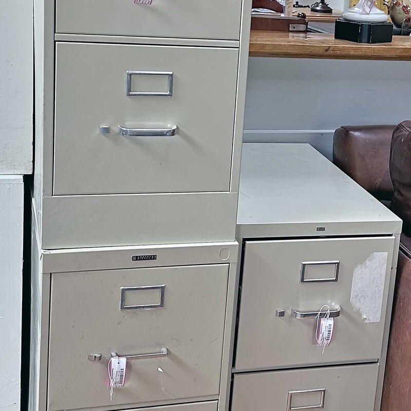 Filing Cabinet
2 Drawers
22.5 Deep, 15 Wide, 29.5 Tall