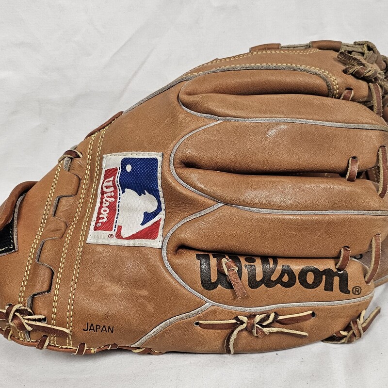 Pre-owned Great Shape! Wilson Pro A2002 PS4 Left Hand Throw Baseball Glove, Size: 11.5in.