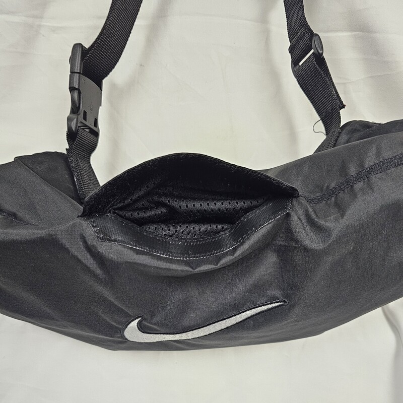 Pre-owned Nike Pro Hyperwarm Handwarmer with Adjustable Strap, small velcro pocket, Quick release buckle, and velcro strap to remove, Black, Size: OS