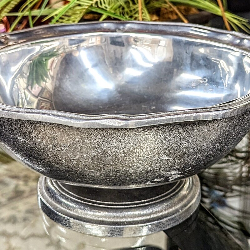 Wilton Armetale Pewter Queen Anne
Pedestal Serving Bowl
Silver
Size: 10.5 x 4.5H